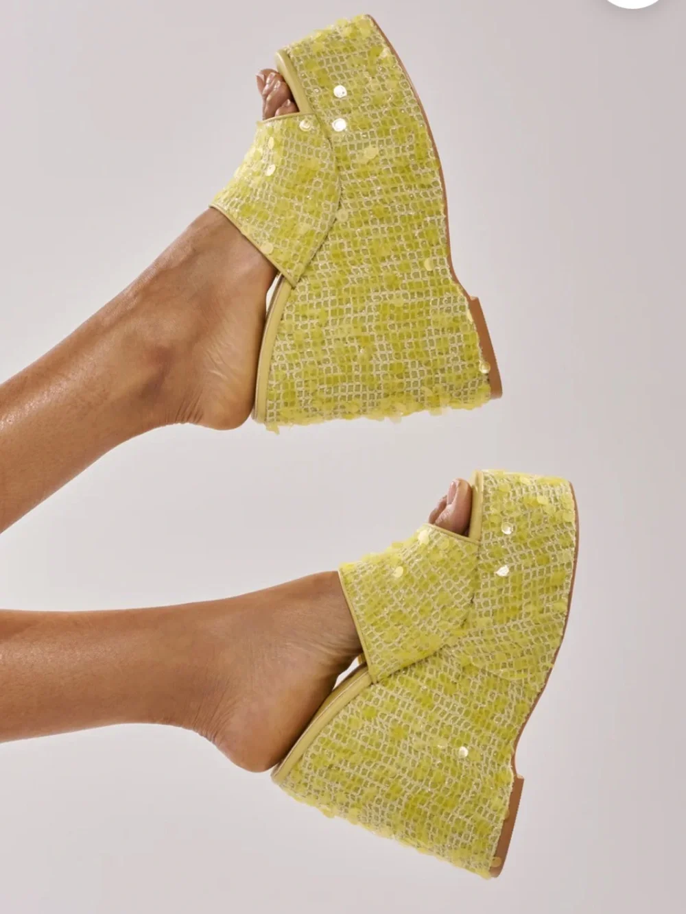 🔥 AZALEA WANG BETSEY YELLOW SEQUIN RAFFIA WEDGE